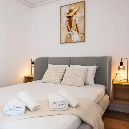 Hills Titanium - Sunny With Views Bukarest
