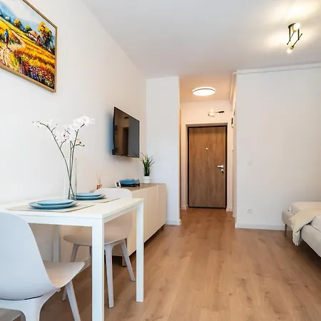 Hills Titanium - Sunny With Views Bukarest
