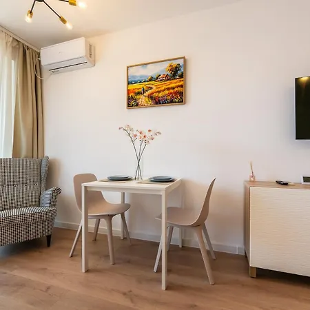 Hills Titanium - Sunny With Views