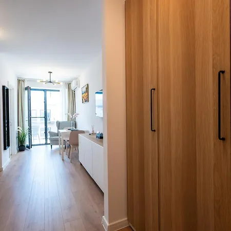 Hills Titanium - Sunny With Views Bukarest