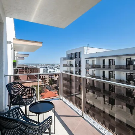 Hills Titanium - Sunny With Views